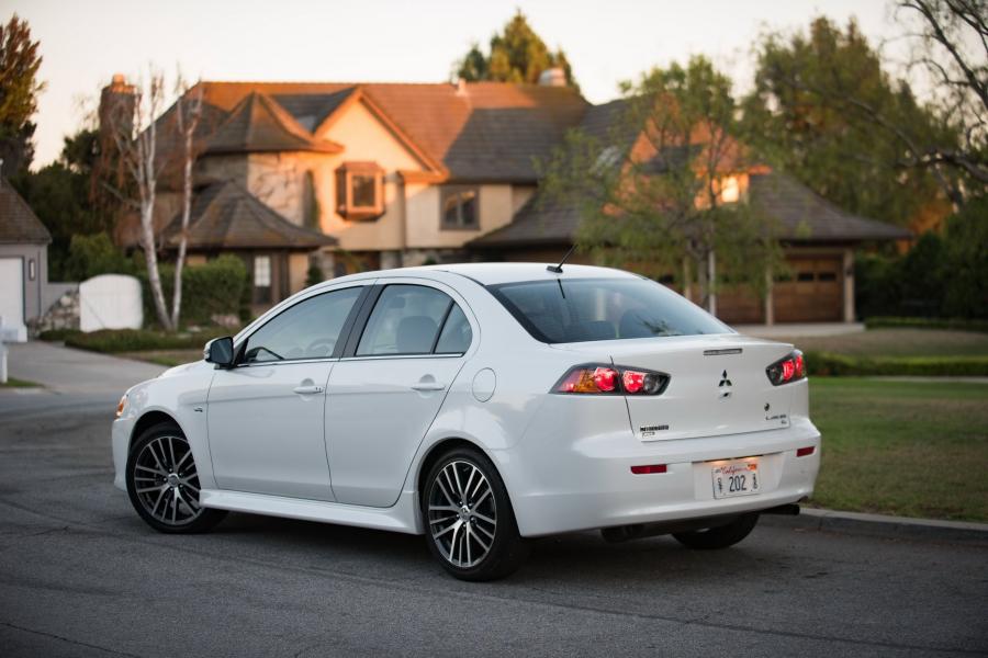  Mitsubishi Lancer SEL 2016 года  (NA) (фото 5 из 21)